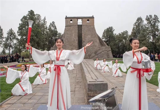今天的告成觀星臺，一場火炬?zhèn)鬟f燃遍全國！