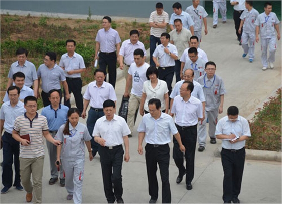 河南省省長謝伏瞻蒞臨嵩陽煤機(jī)調(diào)研指導(dǎo)