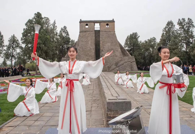 今天的告成觀星臺(tái)，一場(chǎng)火炬?zhèn)鬟f燃遍全國(guó)！