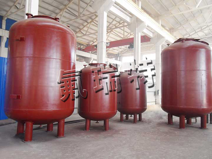 鋼襯塑儲(chǔ)罐、反應(yīng)釜